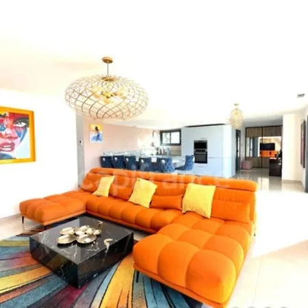 Maison Contemporaine * Ним