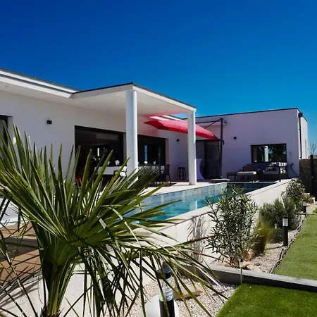 Maison Contemporaine Вилла Ним